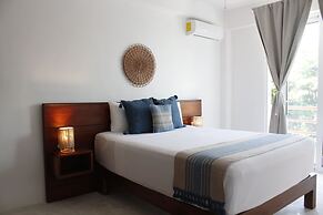 Noah Beach Hotel & Suites