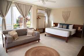 Noah Beach Hotel & Suites