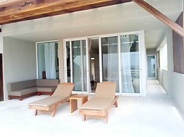 Noah Beach Hotel & Suites