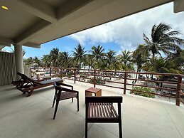 Noah Beach Hotel & Suites