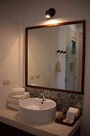 Noah Beach Hotel & Suites