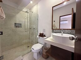 Noah Beach Hotel & Suites