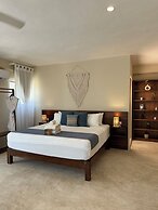 Noah Beach Hotel & Suites