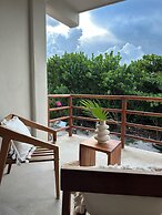 Noah Beach Hotel & Suites