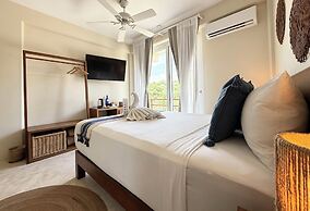 Noah Beach Hotel & Suites