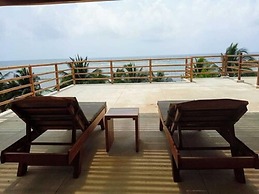 Noah Beach Hotel & Suites