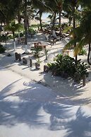 Noah Beach Hotel & Suites