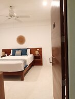 Noah Beach Hotel & Suites