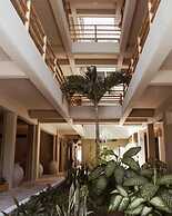 Noah Beach Hotel & Suites