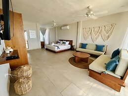 Noah Beach Hotel & Suites