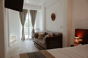 Noah Beach Hotel & Suites