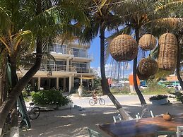 Noah Beach Hotel & Suites