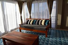 Noah Beach Hotel & Suites