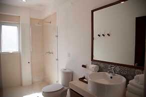 Noah Beach Hotel & Suites