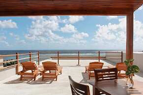 Noah Beach Hotel & Suites