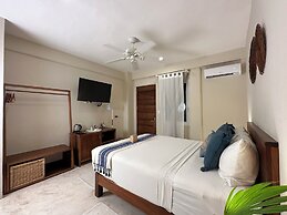 Noah Beach Hotel & Suites