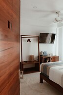 Noah Beach Hotel & Suites