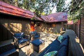 Sleeping Lady Mountain Resort
