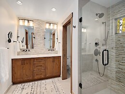 Greenhill Court Chalet