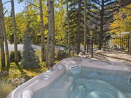 Greenhill Court Chalet