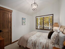 Greenhill Court Chalet