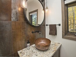 Greenhill Court Chalet