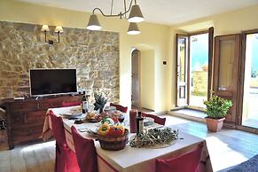 Comfortable Apartment in the Heart of the Tuscan Countryside
