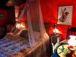 Room for Rent in Beautiful Rural House Ideal for Romantic Getaway