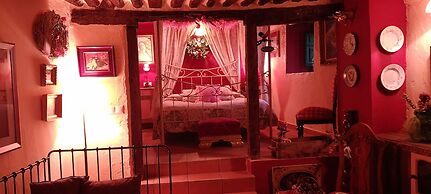 Room for Rent in Beautiful Rural House Ideal for Romantic Getaway