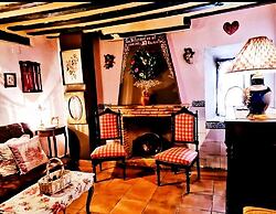 Room for Rent in Beautiful Rural House Ideal for Romantic Getaway