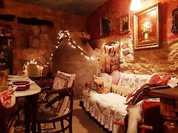 Room for Rent in Beautiful Rural House Ideal for Romantic Getaway