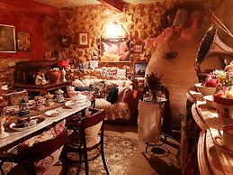 Room for Rent in Beautiful Rural House Ideal for Romantic Getaway