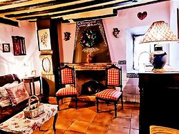 Room for Rent in Beautiful Rural House Ideal for Romantic Getaway