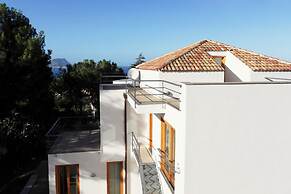 Private Room With Bathroom And Pool