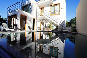 Private Room With Bathroom And Pool