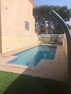 House With Large Private Pool Near the Beach
