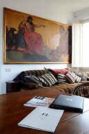 Charming Studio Apartment in Front of the Arno River