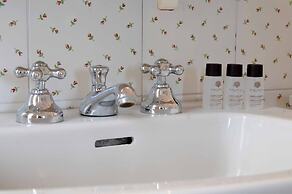 Charming Studio Apartment in Front of the Arno River