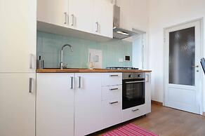 Charming Studio Apartment in Front of the Arno River