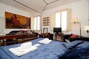 Charming Studio Apartment in Front of the Arno River