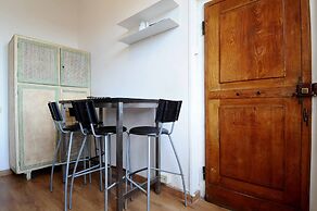 Charming Studio Apartment in Front of the Arno River