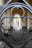 Charming Studio Apartment in Front of the Arno River