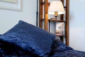 Charming Studio Apartment in Front of the Arno River