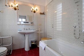 Charming Studio Apartment in Front of the Arno River