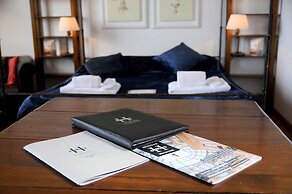 Charming Studio Apartment in Front of the Arno River