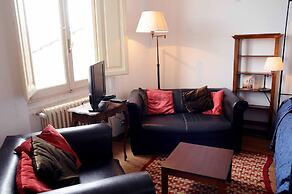 Charming Studio Apartment in Front of the Arno River