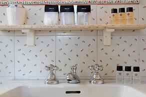 Charming Studio Apartment in Front of the Arno River