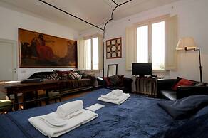 Charming Studio Apartment in Front of the Arno River