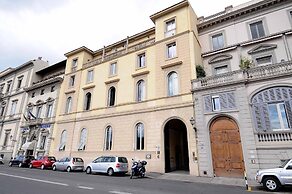 Charming Studio Apartment in Front of the Arno River