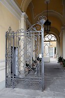 Charming Studio Apartment in Front of the Arno River